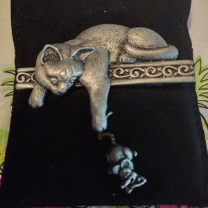 Vintage art Deco style cat dangling mouse brooch in pewter